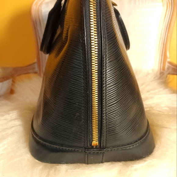 Louis Vuitton Vintage Epi Alma PM - Picture 5 of 16